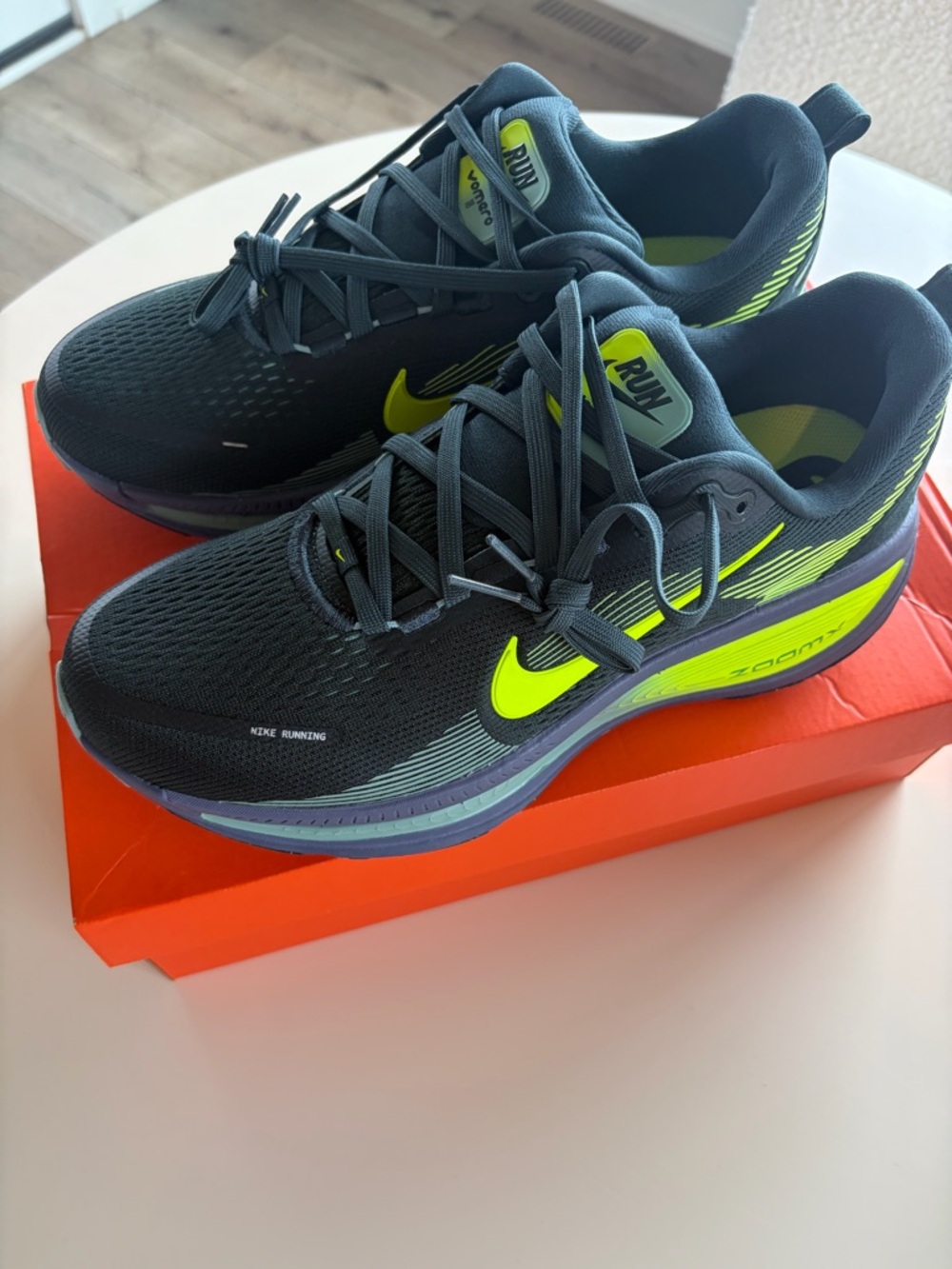 Nike Men's Vomero 19 Running Shoes